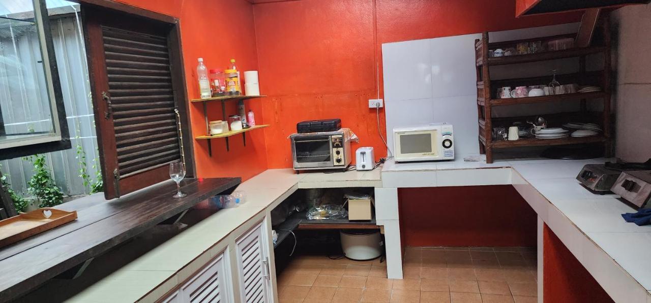 Cozy Nest Cnx Hostel Чиангмай Екстериор снимка