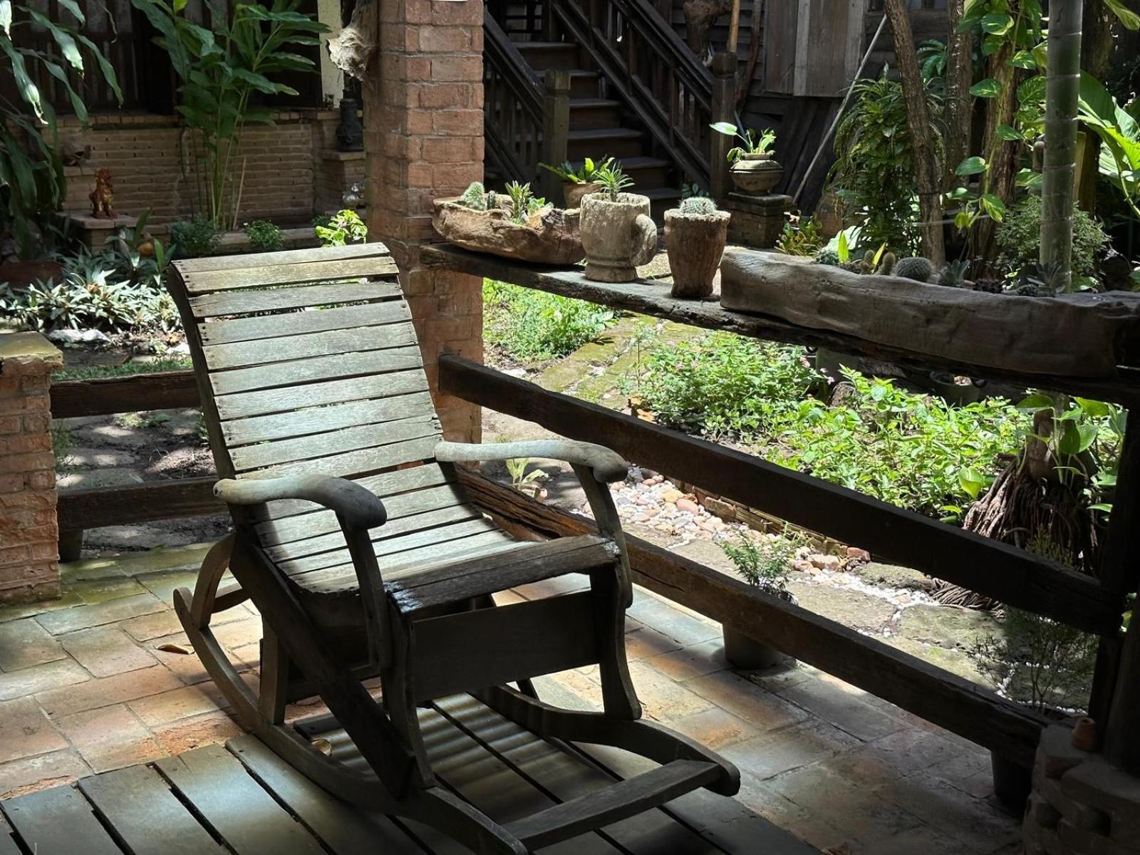 Cozy Nest Cnx Hostel Чиангмай Екстериор снимка